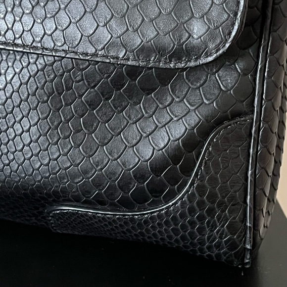 Cole Haan baguette in snake embossed leather - Picture 10 of 14